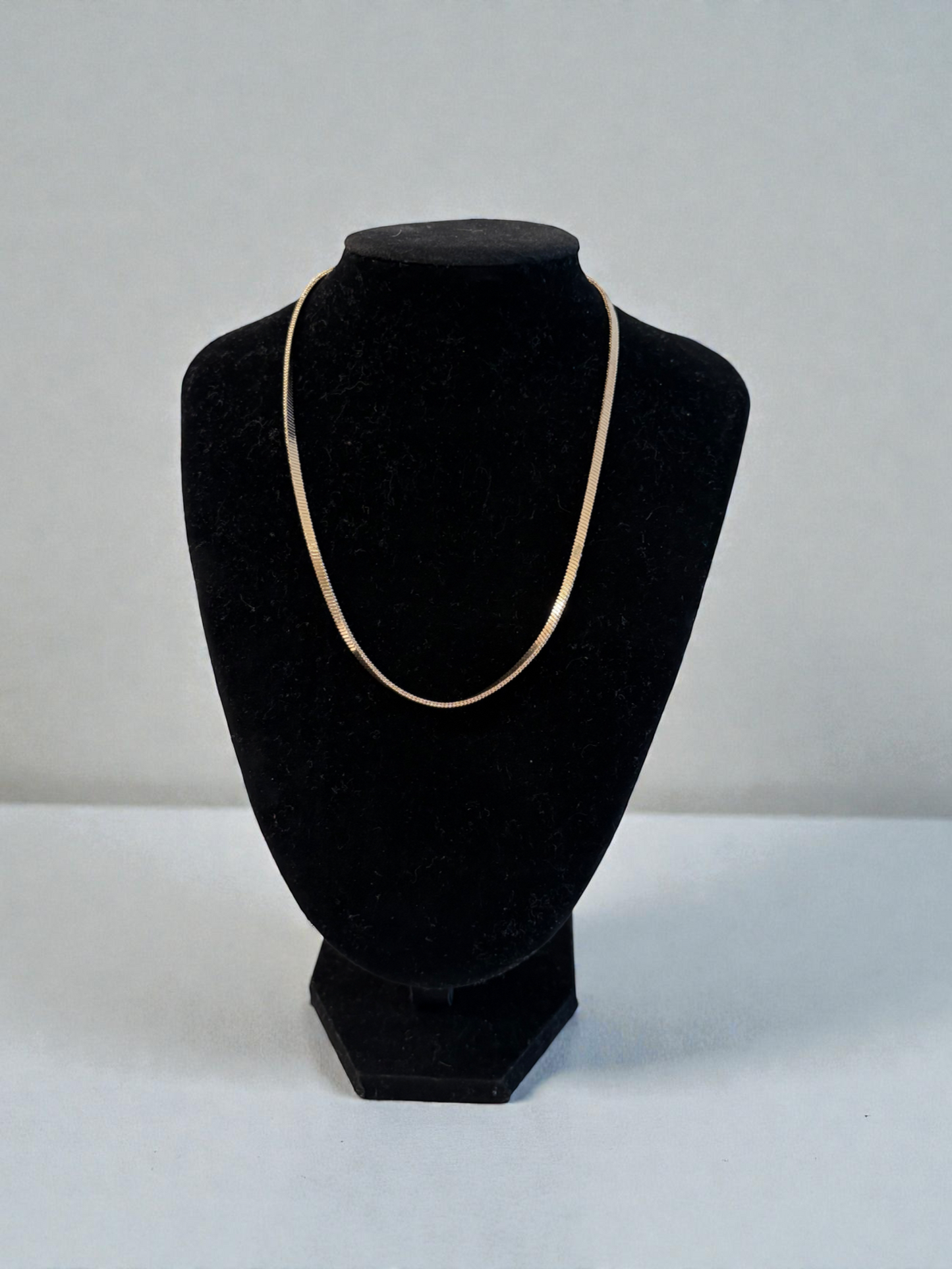 Golden line necklace