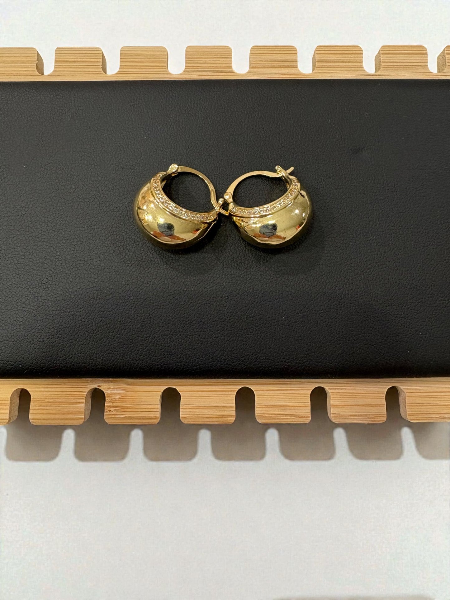 Zircon border earrings