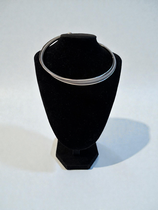 Three line curve necklace