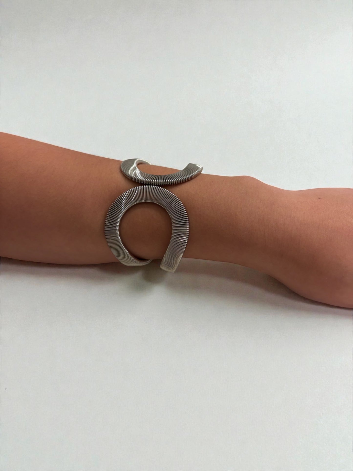 Hollow oval bracelet